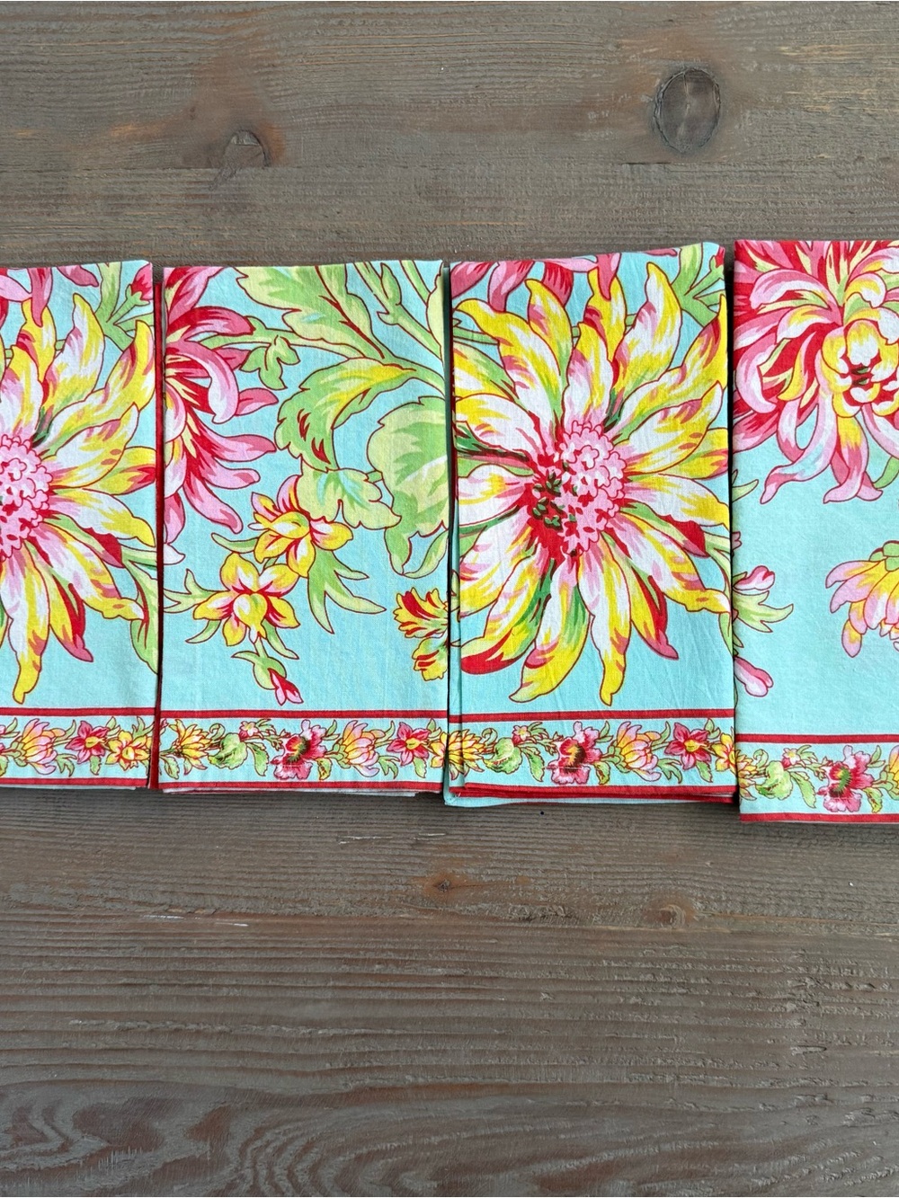April Cornell Dahlia Days Tablecloth 60”x86” & 4 Napkins - Picture 6 of 12